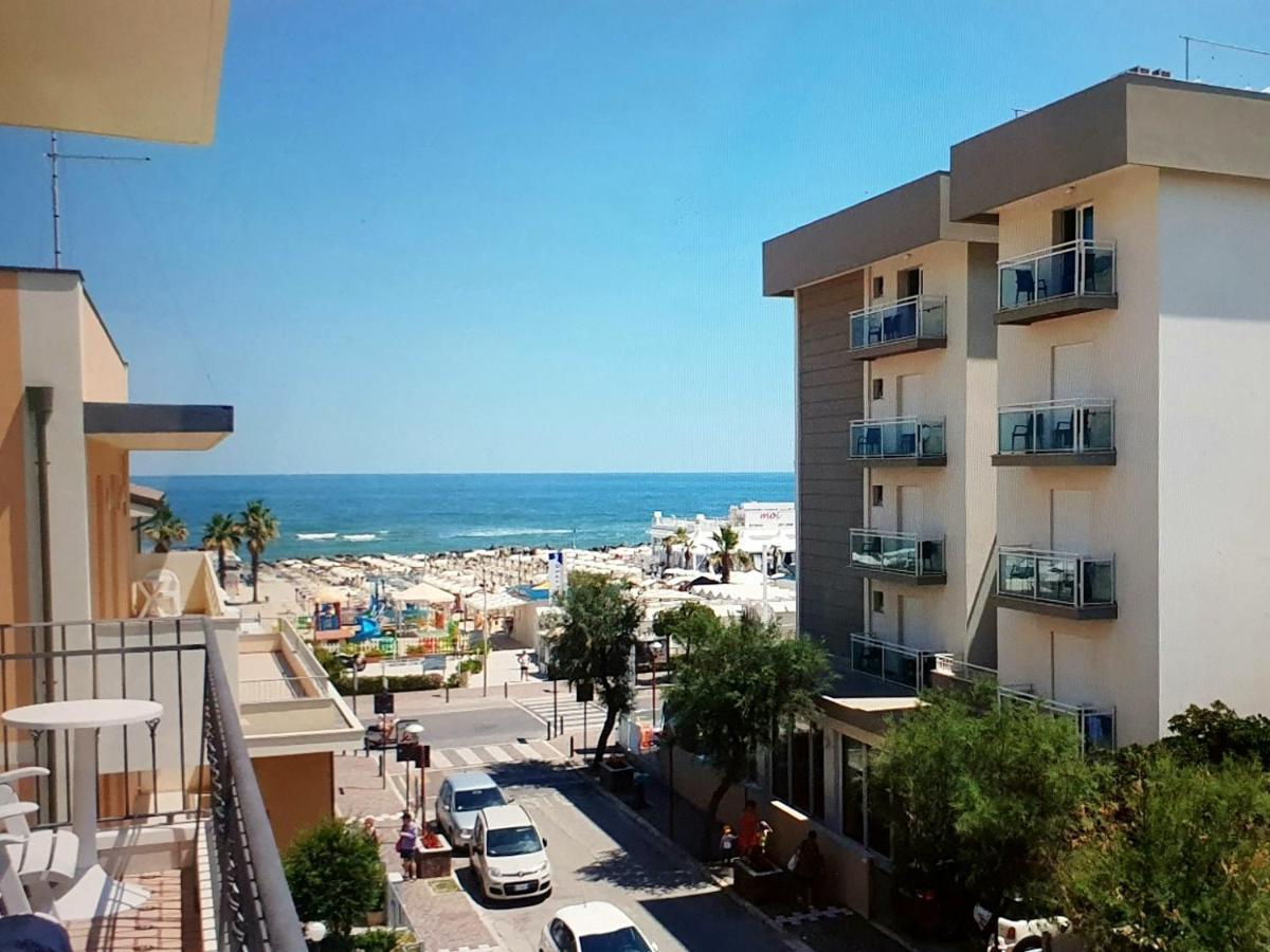 Hotel Baltic Misano Adriatico Zewnętrze zdjęcie